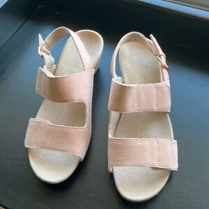 Vionic Sandles, New without tags, size 9 1/2